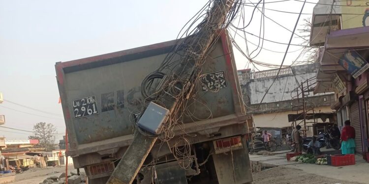 ठेकेदारको लापरवाहीका कारण दुर्घटना बढ्दै, व्यवसायी मर्कामा