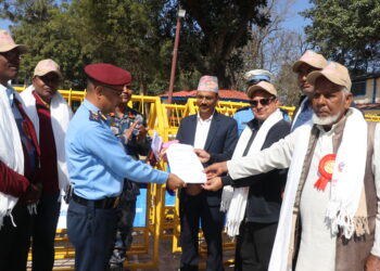 कपिलवस्तु नगरपालिकाले प्रहरीलाई दियो दुर्घटना न्यूनीकरणका लागि रोड ब्यारिगेट