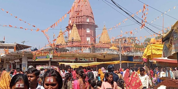 कपिलवस्तुको ताम्रेश्वर महादेव मंदीरमा भक्तजनहरुको घुईचो