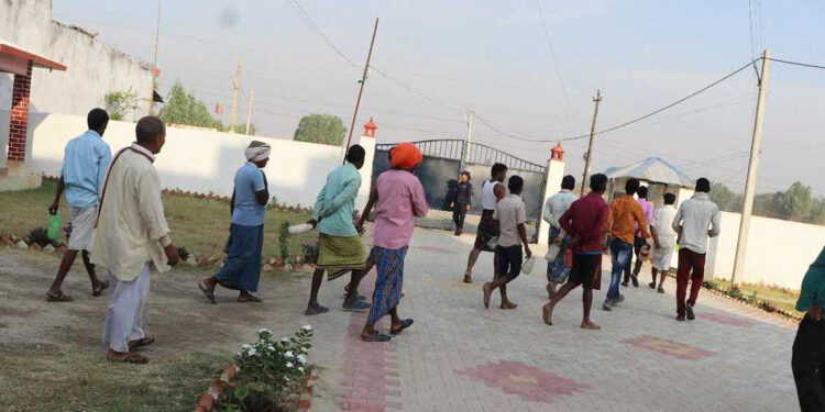 खुला ठाउमा दिशा पिसाब गर्ने १६ जना प्रहरी नियन्त्रणमा