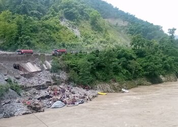 त्रिशूली नदीमा हराएका दुई बसका तीन यात्रुको शव भेटियो, एक जनाको पहिचान खुल्न बाँकी