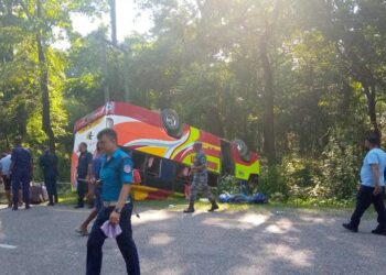 सुर्खेतबाट आउदै गरेको बस कपिलबस्तुको बनकसबासामा दुर्घटना