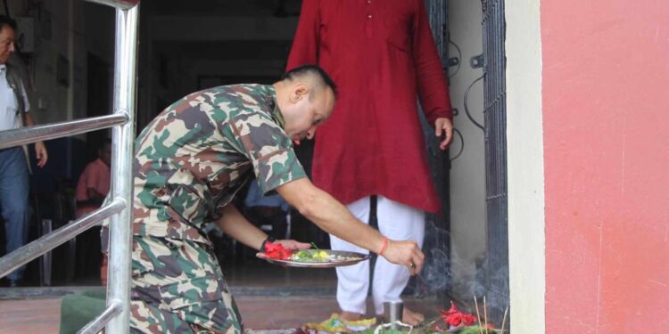 सर्पदंश उपचार केन्द्रमा नाग पंचमीमा सर्पको गरियो पुजा