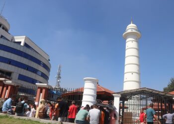 धरहरामा अवलोकन गर्न जानेहरुको भिड