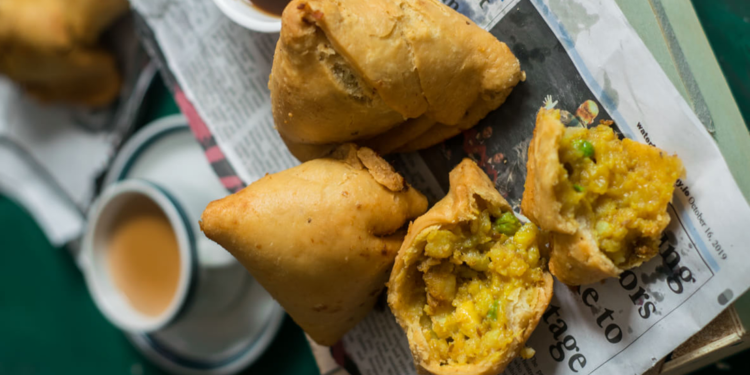 समोसामा कीरा भेटिएपछि २० हजार जरिवाना