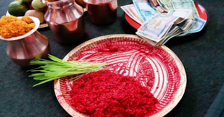 टीका लगाउने दोस्रो दिनः मान्यजनबाट टीका र जमरा लगाउने क्रम जारी