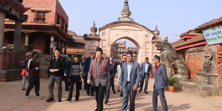 चिनियाँ महासङ्घको टोलीद्वारा भक्तपुर अवलोकन