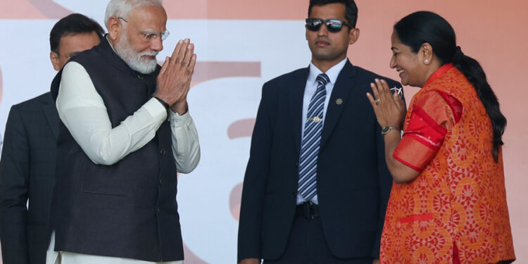 भारतीय प्रधानमन्त्री मोदीले दिए रेखालाई शुभकामना
