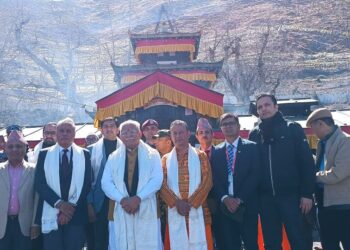 भारतीय विद्युत्मन्त्रीद्वारा मुक्तिनाथमा पूजार्चना