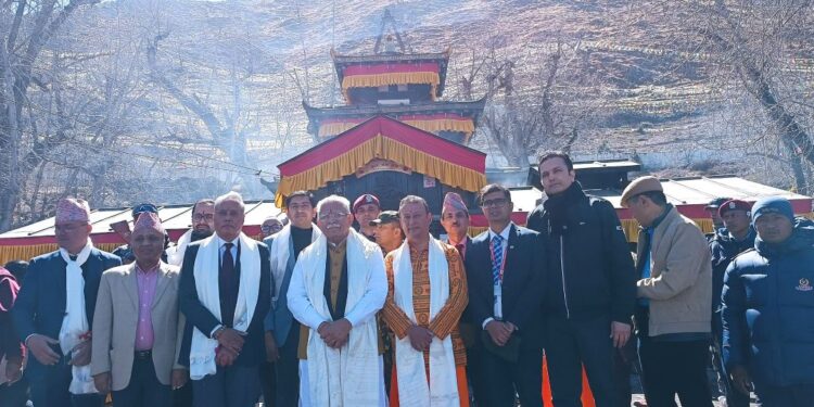 भारतीय विद्युत्मन्त्रीद्वारा मुक्तिनाथमा पूजार्चना