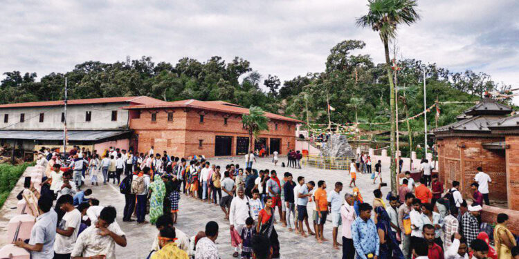 स्वर्गद्वारीमा बोलबम तीर्थालुको भीड