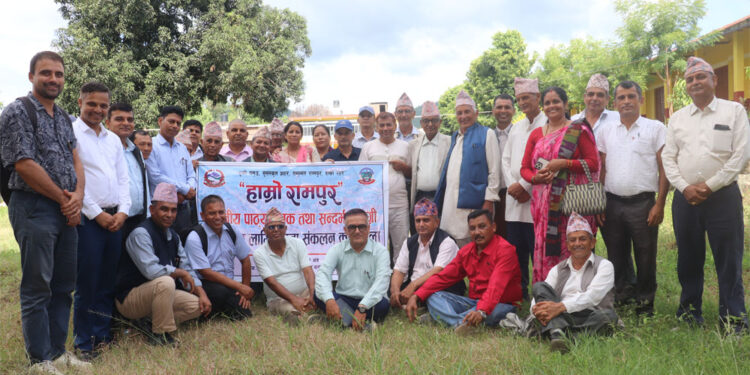 स्थानीय पाठ्यपुस्तक निर्माण गर्दै रामपुर