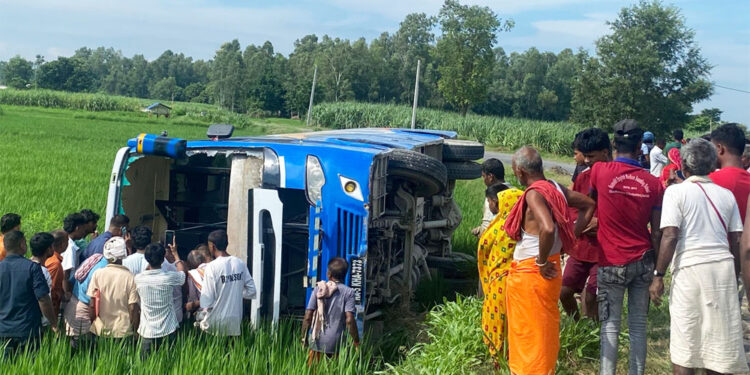 स्कुल बस पल्टिदा पाँच विद्यार्थी घाइते