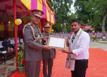 जसपा नेता ईरफान खान शशस्त्र प्रहरी बलबाट सम्मानित