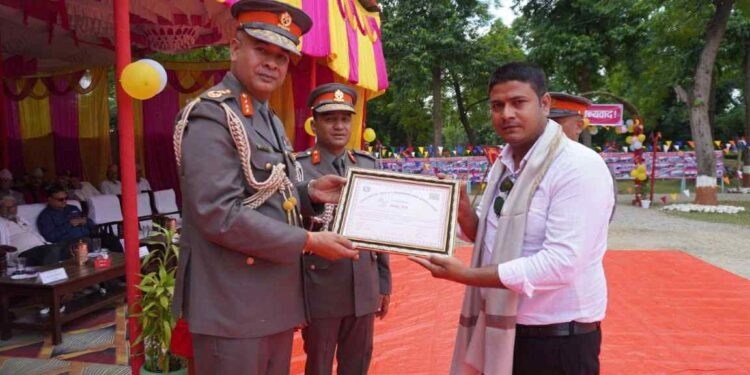 जसपा नेता ईरफान खान शशस्त्र प्रहरी बलबाट सम्मानित
