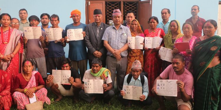 भूमिहीन २१ घरधुरीलाई पहिलो पटक जग्गाधनी प्रमाणपत्र