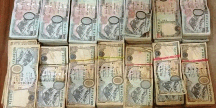 प्रहरीले बरामद गर्‍यो साढे ३ करोड नगद र सुन