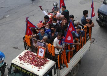 जेनजी सहिदको शवयात्रा: ६ जनाको शव हेलिकप्टरबाट काठमाडौँ बाहिर लगिने (तस्बिर)