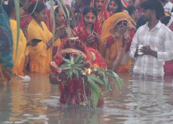कपिलवस्तुमा उदाउँदो सूर्यलाई अर्घ दिइ छठ पर्व समापन