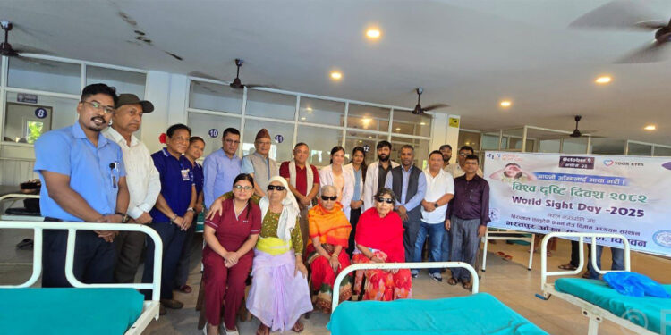 विश्व दृष्टि दिवसमा तीन वृद्धाको निःशुल्क आँखाको शल्यक्रिया