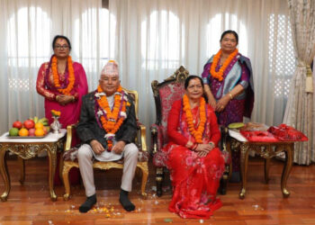 राष्ट्रपति पौडेलबाट शुभसाइतमा बहिनीहरूबाट तिहारको टीका ग्रहण
