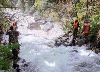 रसुवामा फसेका १२ को उद्धार, चारजनाको खोजी जारी