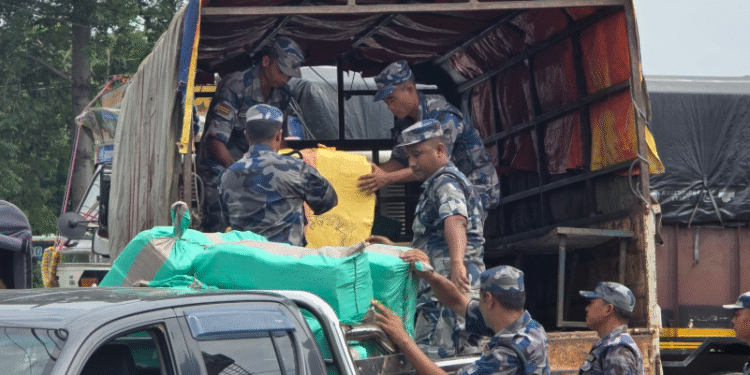 कपिलवस्तुको चन्द्रौटामा अवैध कपडा बरामद