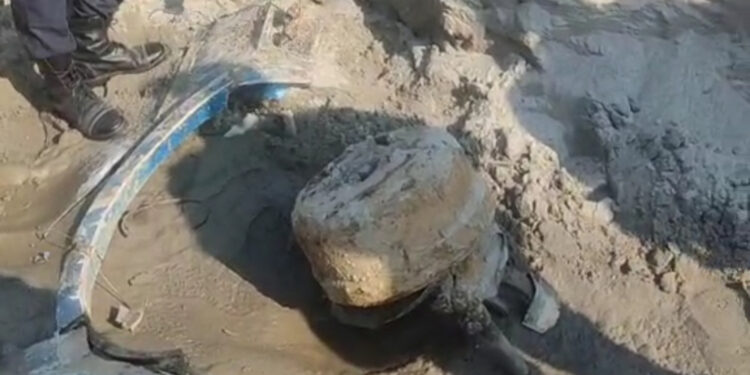 हराएको अठार महिनापछि गाडिएको अवस्थामा बस फेला