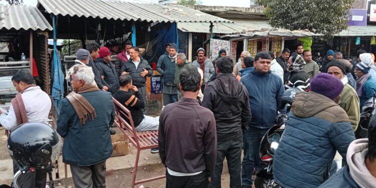 घरदैलो तथा भेटघाट अभियानमा आचार्य, स्थानीयसँग प्रत्यक्ष संवाद