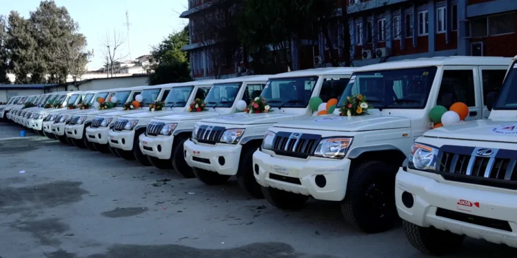 भारतले नेपाल सरकारलाई दियाे ६१ वटा गाडी