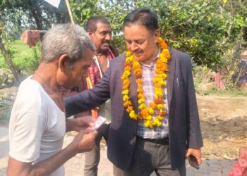 कांग्रेस उम्मेदवार आचार्यको यशोधरामा घरदैलो