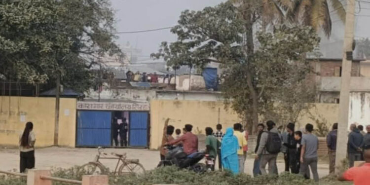 कारागारबाट हतियार बरामद, १३ कैदीलाई सार्ने तयारी