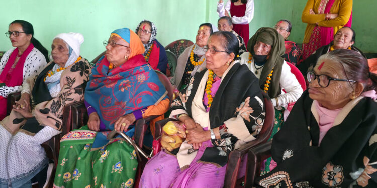 १८ जना एकल वृद्धा आमा सम्मानित