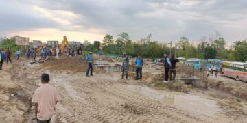 डाइभर्सन बगाउँदा हरिवनमा पूर्व–पश्चिम राजमार्ग अवरुद्ध