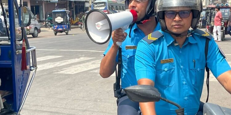 तौलिहवामा ट्राफिक प्रहरीद्वारा ‘विशेष माइकिङ अभियान’