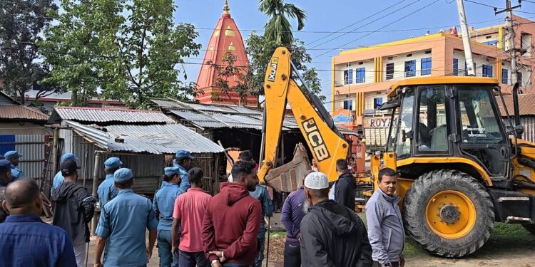 कोशीमा प्रदेश मन्त्रीको घरमा डोजर