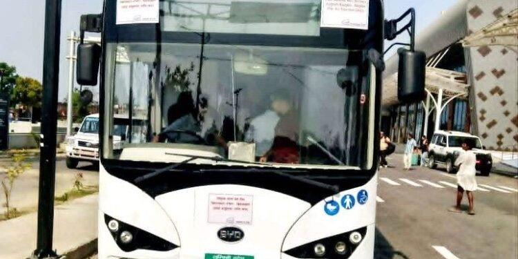 विमानस्थलबाट निःशुल्क सटल बस सेवा