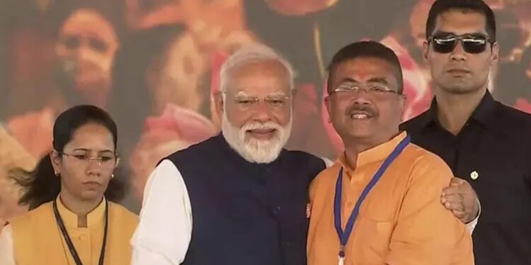 पश्चिम बंगालमा पहिलोपटक भाजपा सरकार, शुभेन्दु अधिकारीले खाए मुख्यमन्त्रीको शपथ
