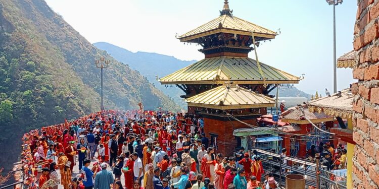 सुपादेउरालीमा तीर्थालुको भिड