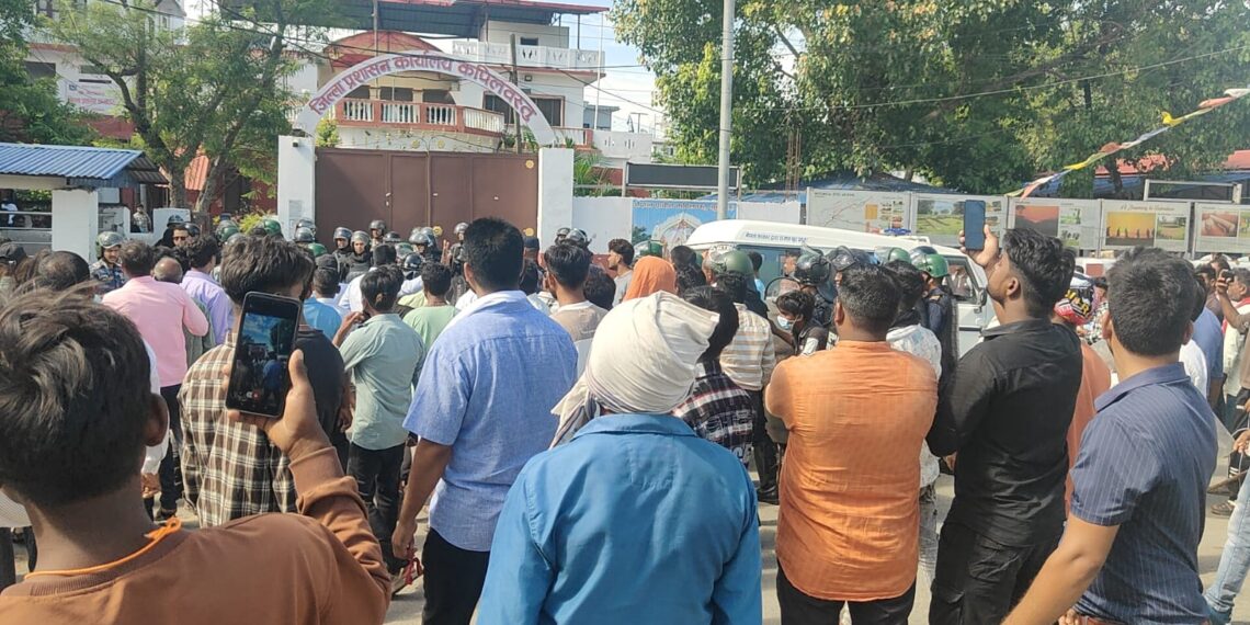 चिकित्सकले लापरवाही गरेको आरोप लगाउदै प्रदर्शन