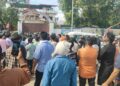चिकित्सकले लापरवाही गरेको आरोप लगाउदै प्रदर्शन