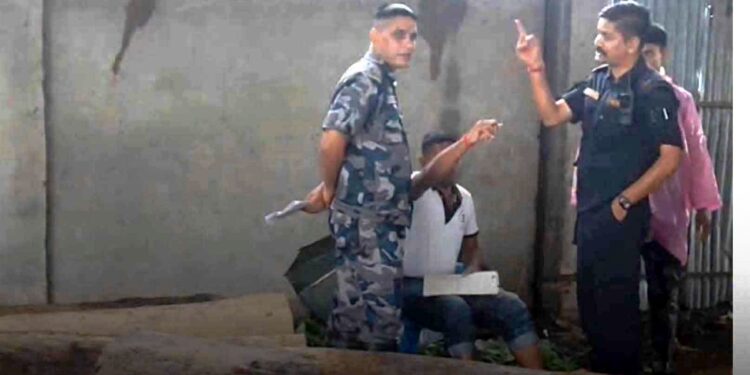 भारतबाट अवैध रूपमा ल्याइएको सिसौ काठसहित एक जना पक्राउ