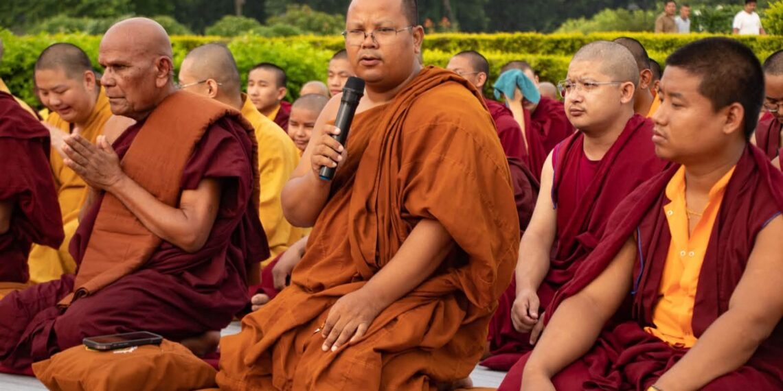 बुद्ध जन्मस्थल लुम्बिनीमा बाढीपीडितको सम्झनामा प्रार्थना