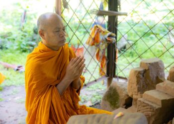 महासमय स्थलमा थाइल्याण्डका भिक्षुद्वारा पूजापाठ