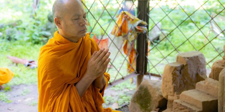 महासमय स्थलमा थाइल्याण्डका भिक्षुद्वारा पूजापाठ