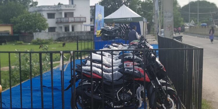 सडक पेटीमै बजाजको व्यापार, तौलिहवाको सार्वजनिक स्थान व्यवस्थापनमाथि प्रश्न