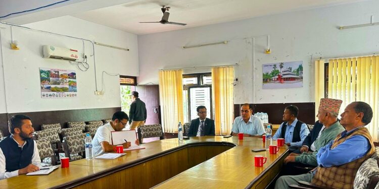 दुई हजार २५१ किशोरीलाई एचपिभी खोप लगाइँदै