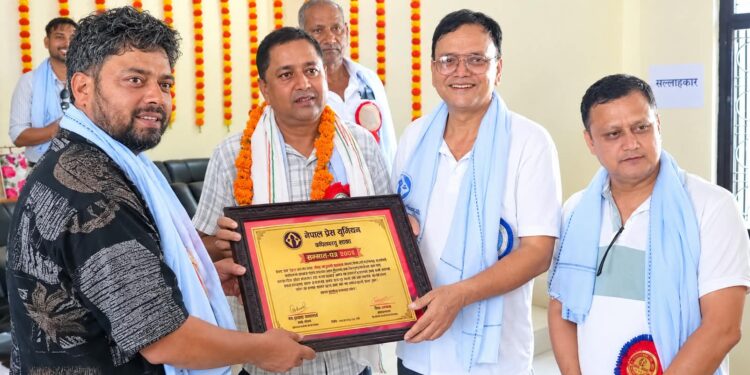 पत्रकार गोपाल भण्डारीलाई स्वर्गीय गिरिजाप्रसाद स्मृति पत्रकारिता पुरस्कार