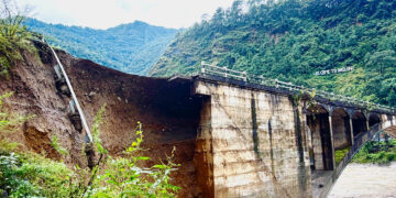 बाढीपहिरोले धवलागिरि क्षेत्रमा सडक सञ्जाल विच्छेद