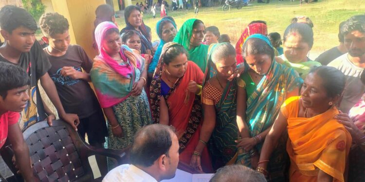 सुस्तावासीको ‘ठूलो मन’: भोटेकोशीका बाढीपीडितलाई राहत